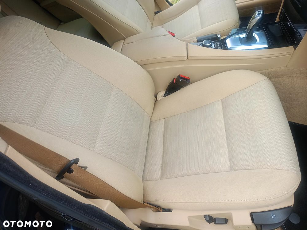 BMW Seria 5 520d Touring - 13