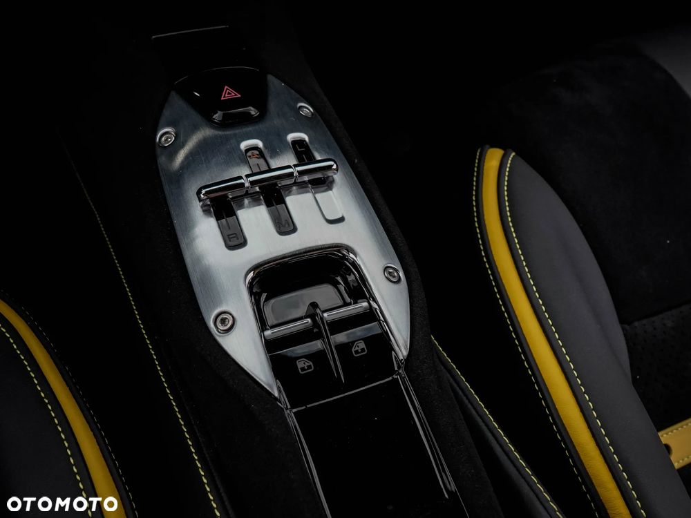 Ferrari SF90 Stradale - 22