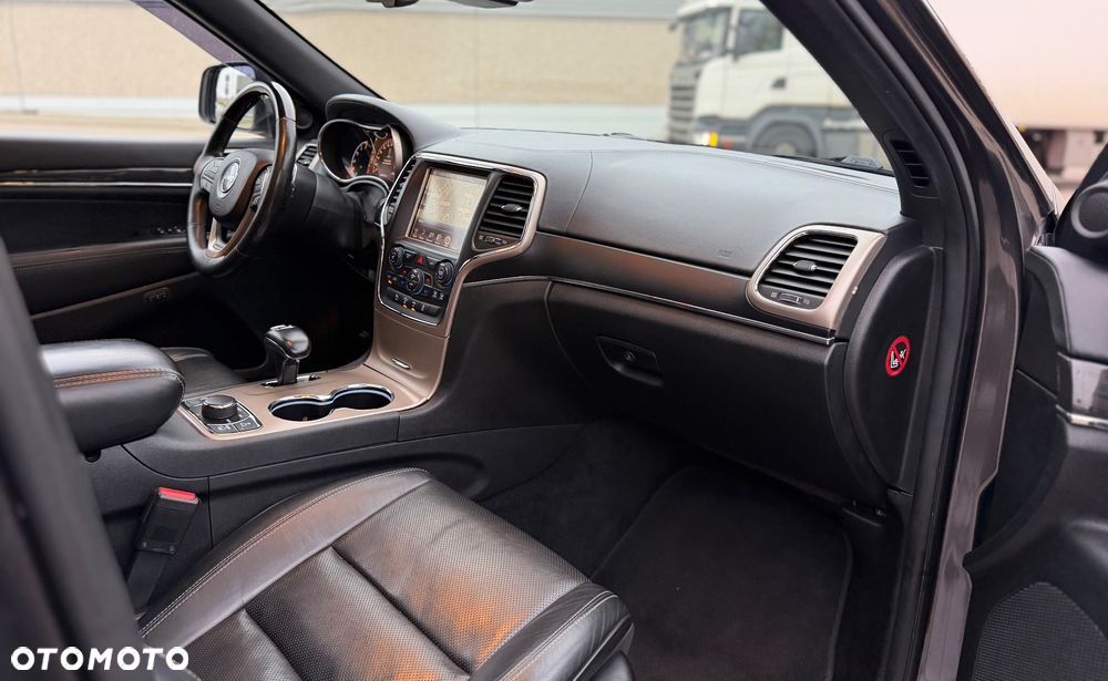 Jeep Grand Cherokee - 22