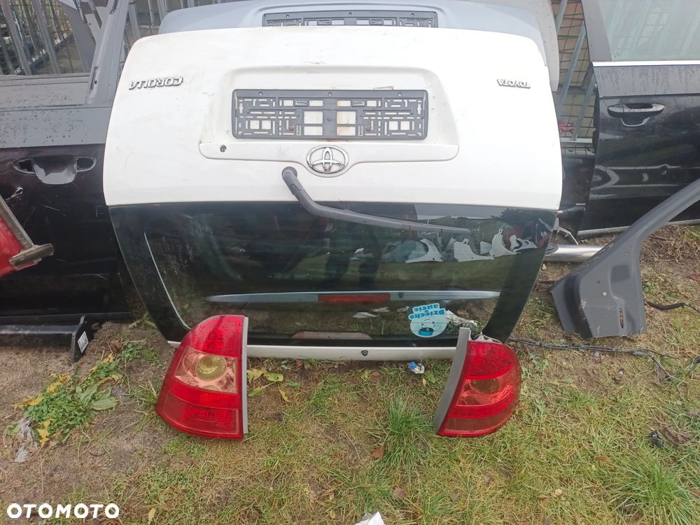LAMPA TYŁ prawy  prawa COROLLA E12 kombi LIFT 04- - 1