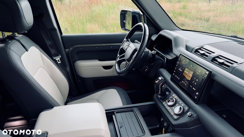 Land Rover Defender - 13