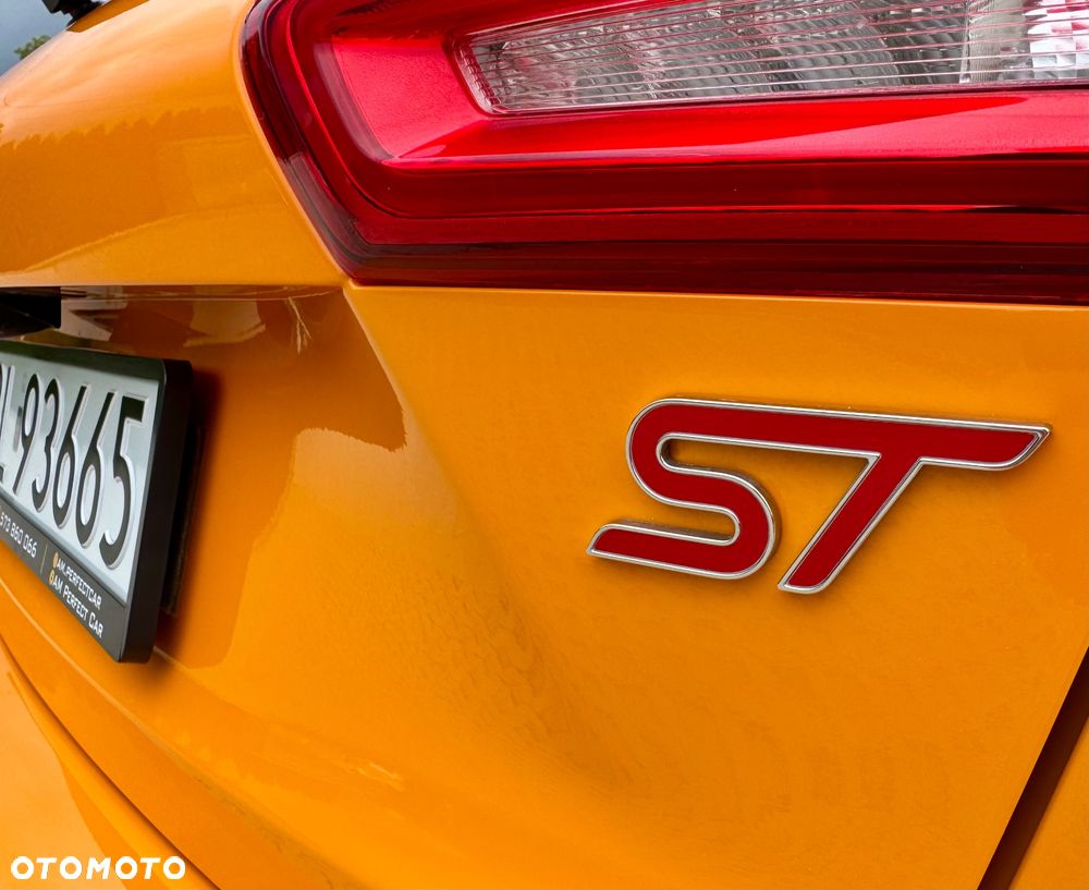 Ford Focus 2.3 EcoBoost S&S ST - 33