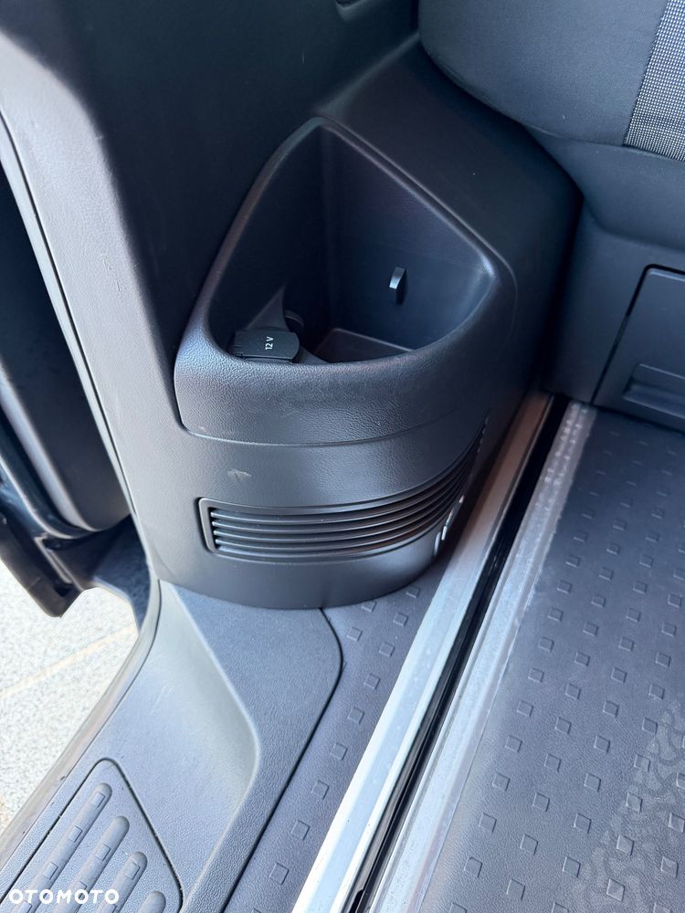Volkswagen Multivan - 32
