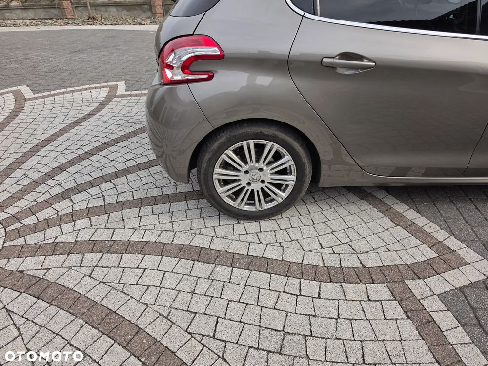 Peugeot 208 120 VTI Allure - 24