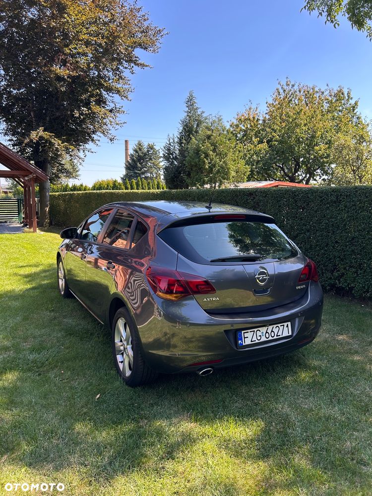 Opel Astra 1.4 T Cosmo - 4