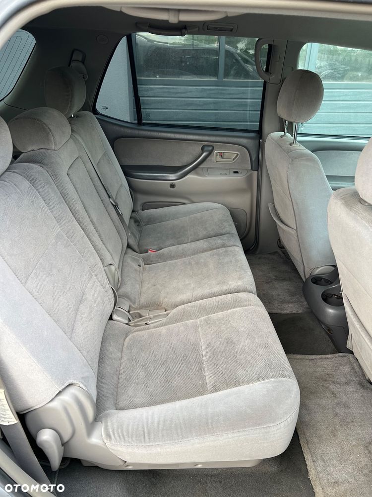 Toyota Sequoia - 8
