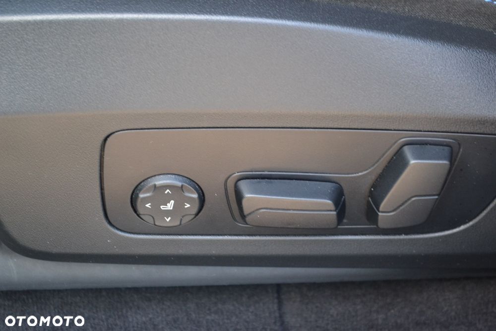 BMW iX1 xDrive30 66.5kWh M Sport - 23