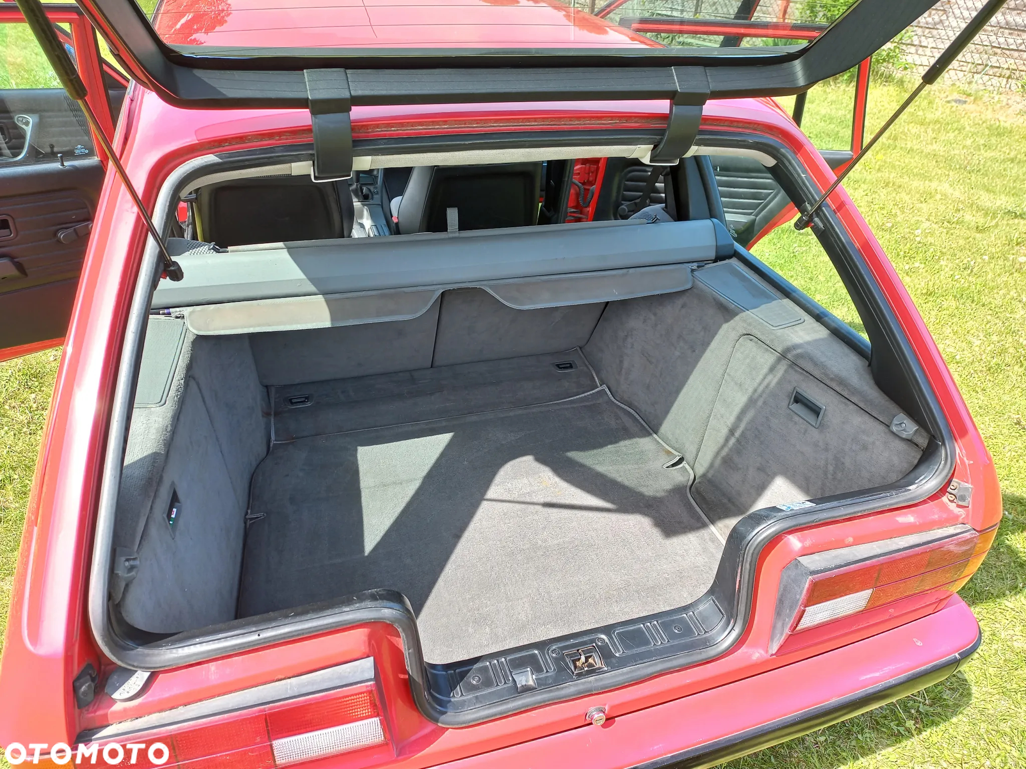 BMW Seria 3 318i Touring - 26