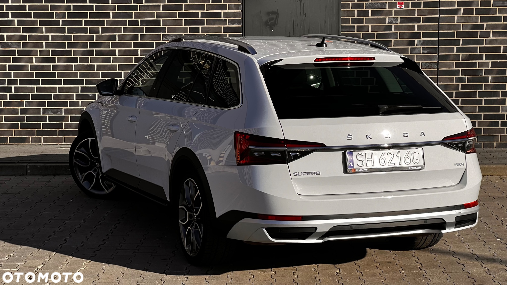 Skoda Superb Combi 2.0 TDI 4x4 DSG Scout - 19