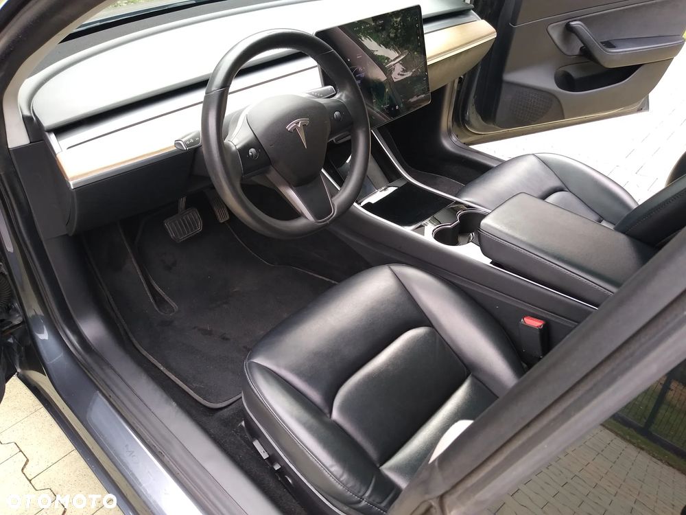 Tesla Model 3 - 11