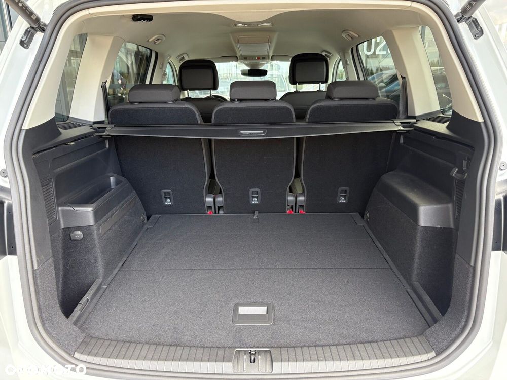 Volkswagen Touran - 19