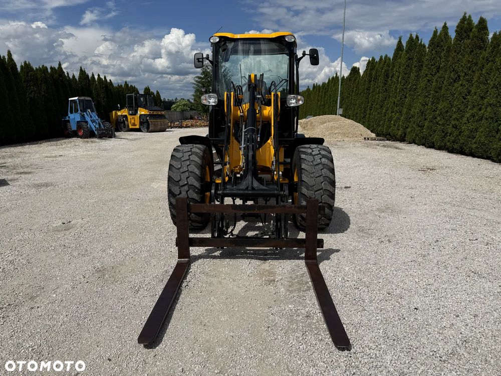 JCB 407 T4 / 2019 ROK / SILNIK 4-CYL BEZ DPF I ADBLUE / PIĘKNA / ORYGINAŁ / ZADBANA / SPROWADZONA Z NIEMIEC / MAŁE GABARYTY / SILNA / 406 408 409 60 70 M 506 509 - 13
