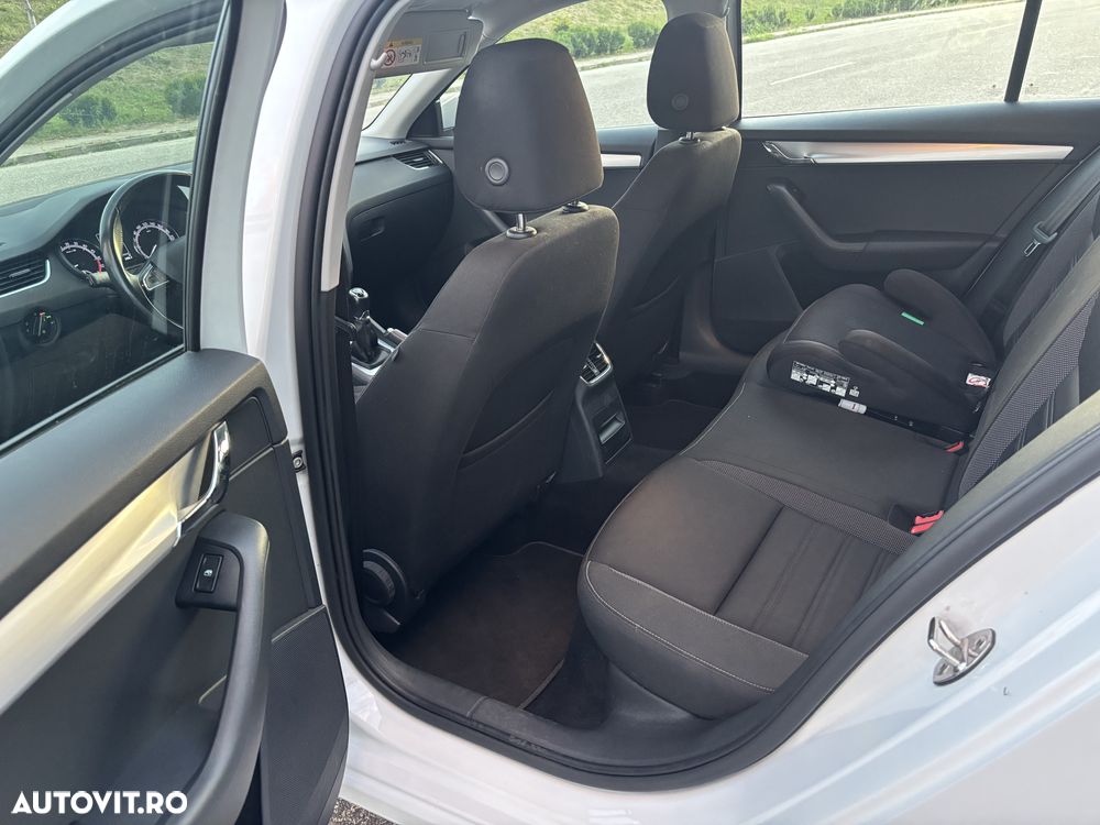Skoda Octavia 1.6 TDI Active - 9