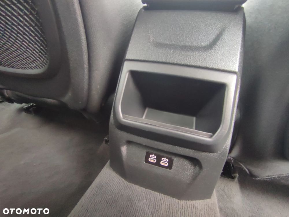 BMW Seria 2 218i Edition Colorvision - 24