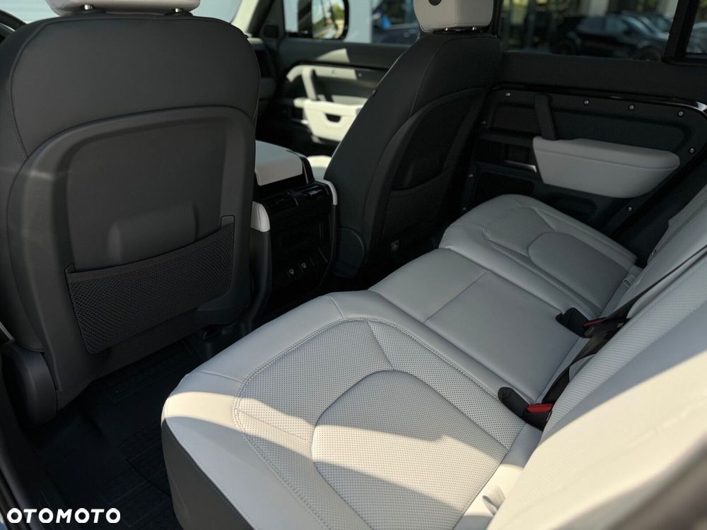 Land Rover Defender - 10