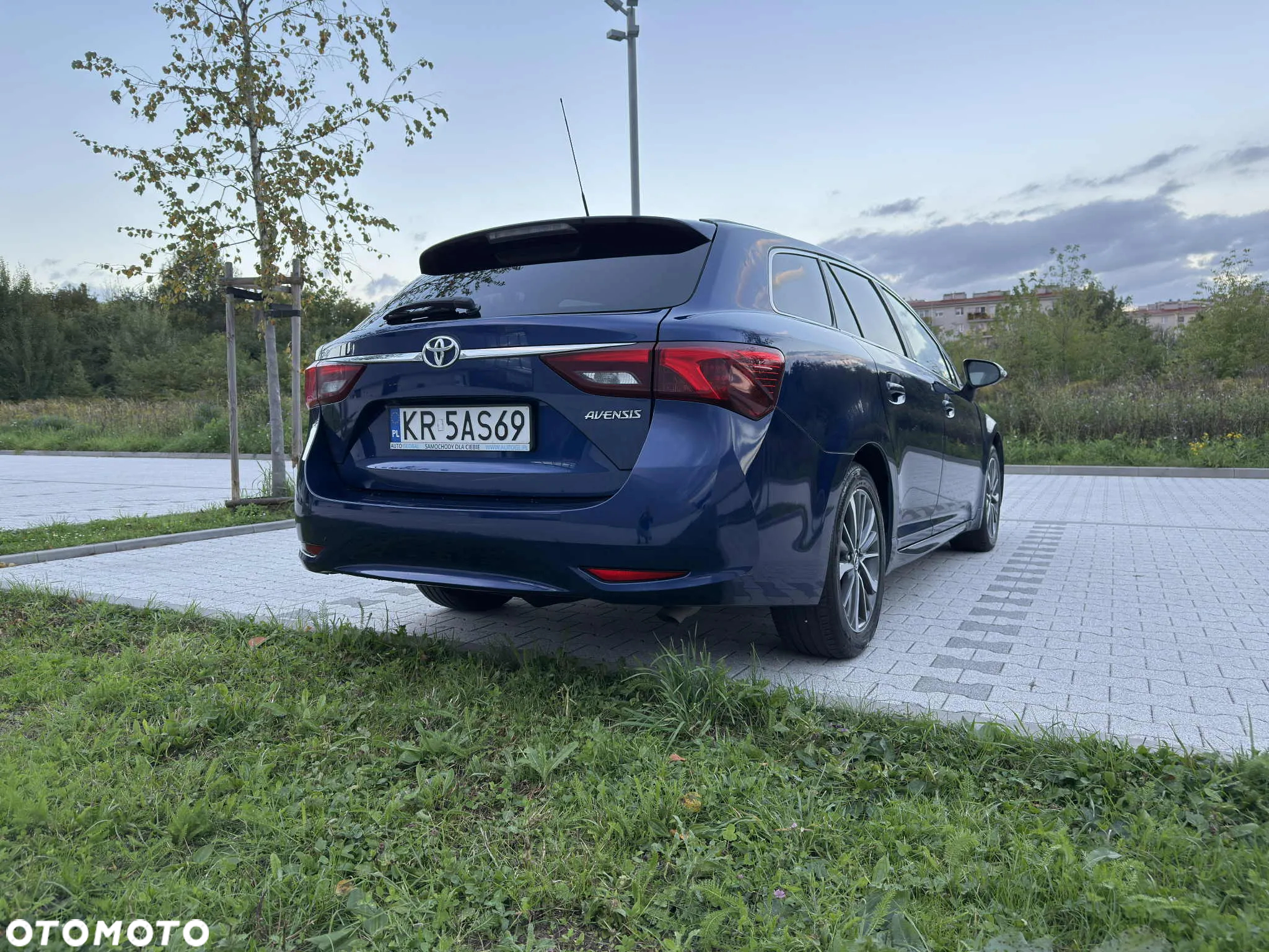Toyota Avensis 2.0 D-4D Prestige - 2