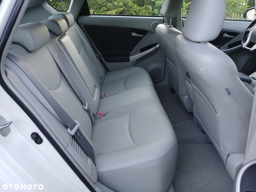 Toyota Prius (Hybrid) Executive - 22