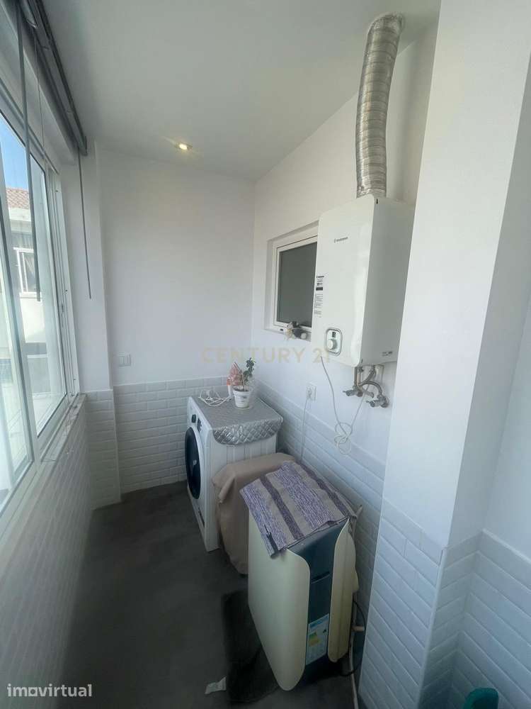 Apartamento T2 com possibilidade de utilização como T3 | Excelente loc - Grande imagem: 5/18