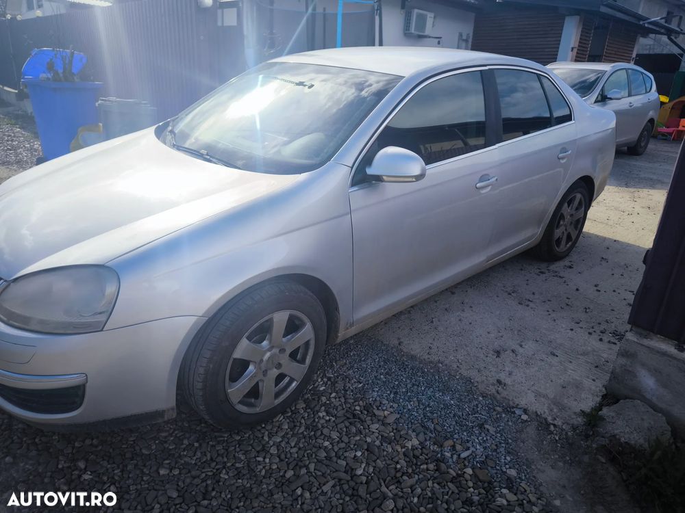 Volkswagen Jetta 1.9 TDI DPF Sportline - 5