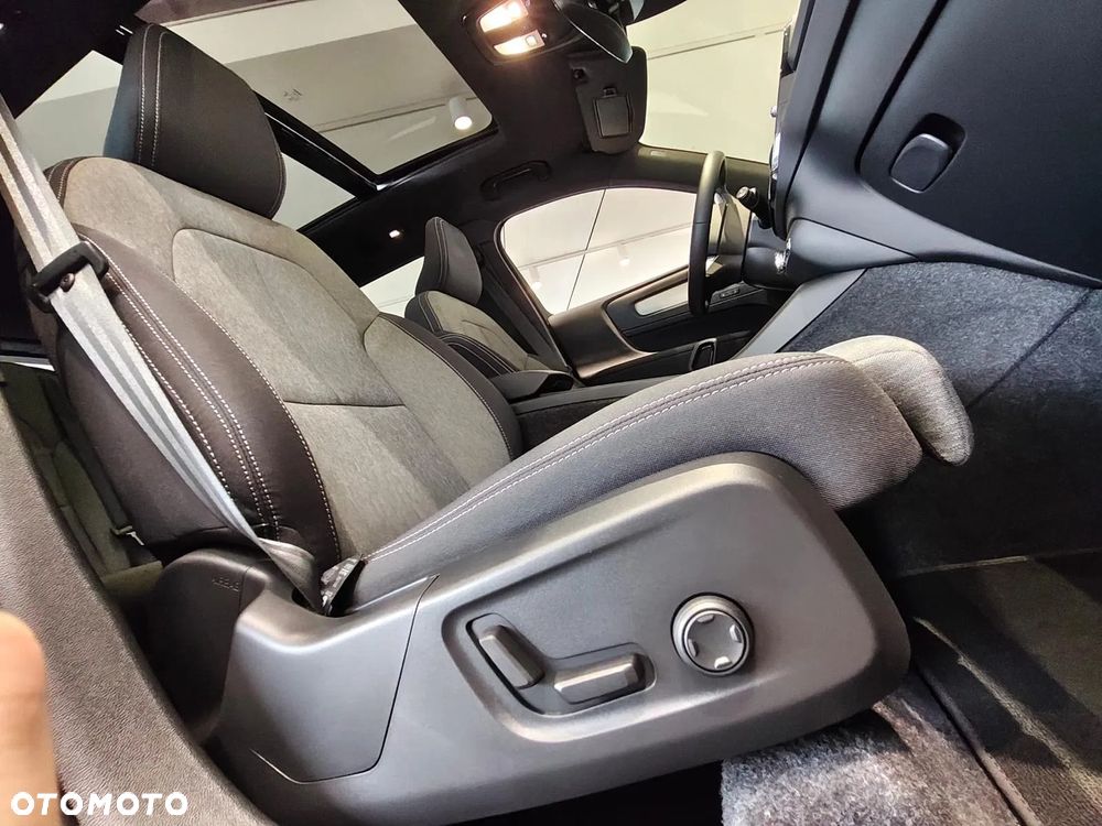 Volvo XC 40 B4 AWD Ultimate Dark - 18