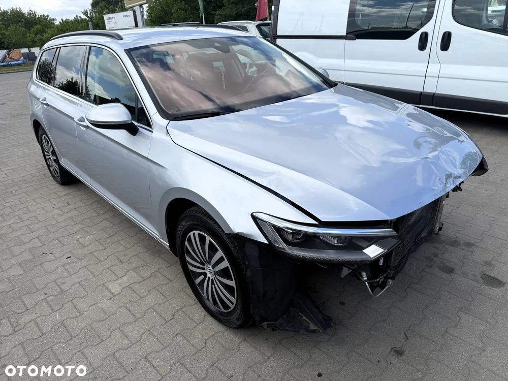 Volkswagen Passat 2.0 TDI SCR DSG Comfortline - 5