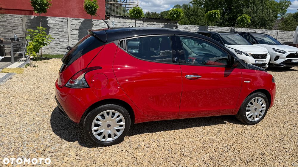 Lancia Ypsilon Y 1.2 8v Black & Red Edition - 27