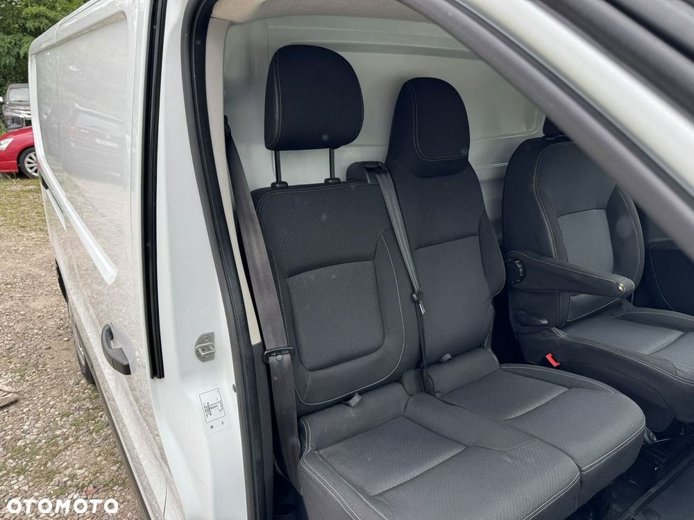 Nissan NV300 - 16