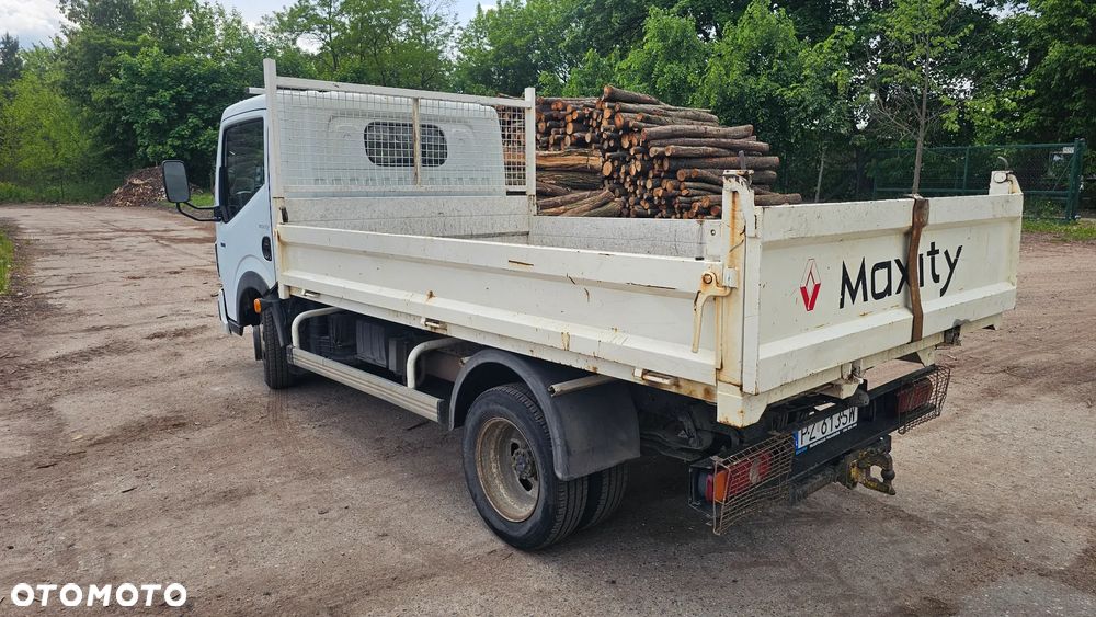 Renault Maxity - 10