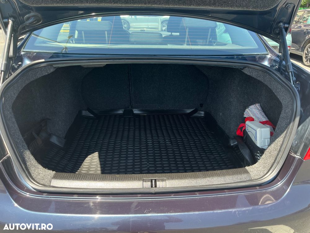 Volkswagen Jetta - 6