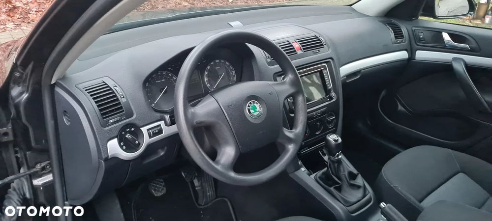 Skoda Octavia 1.6 Combi - 11