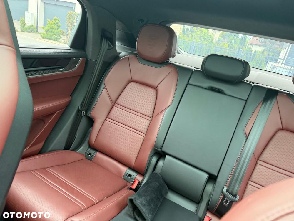 Porsche Cayenne Turbo E-Hybrid PHEV - 8