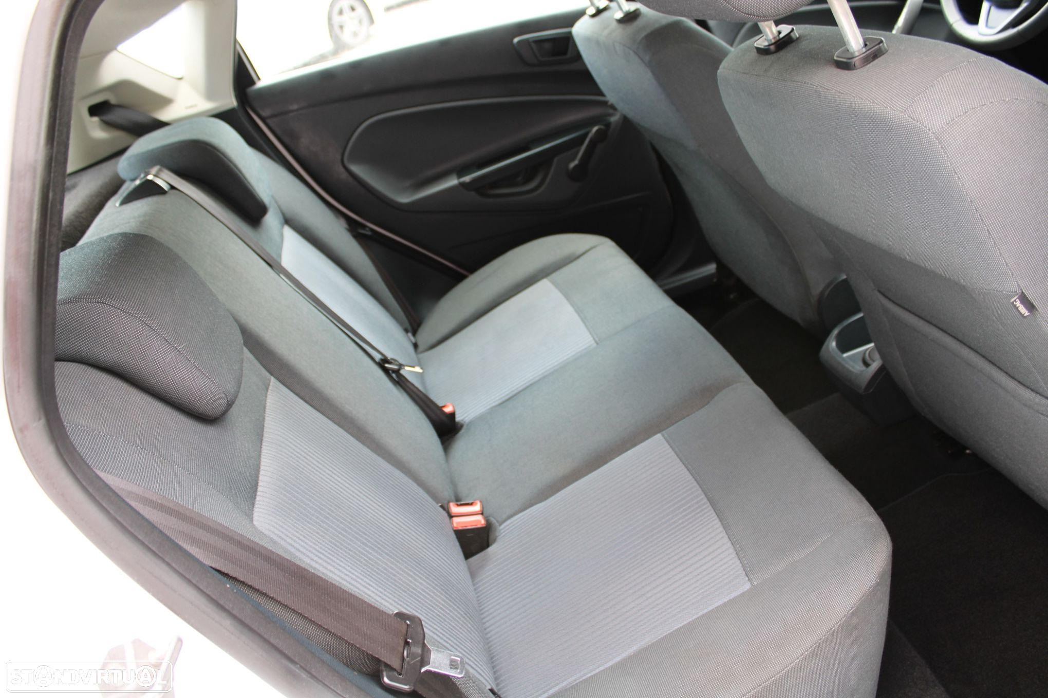 Ford Fiesta - 12
