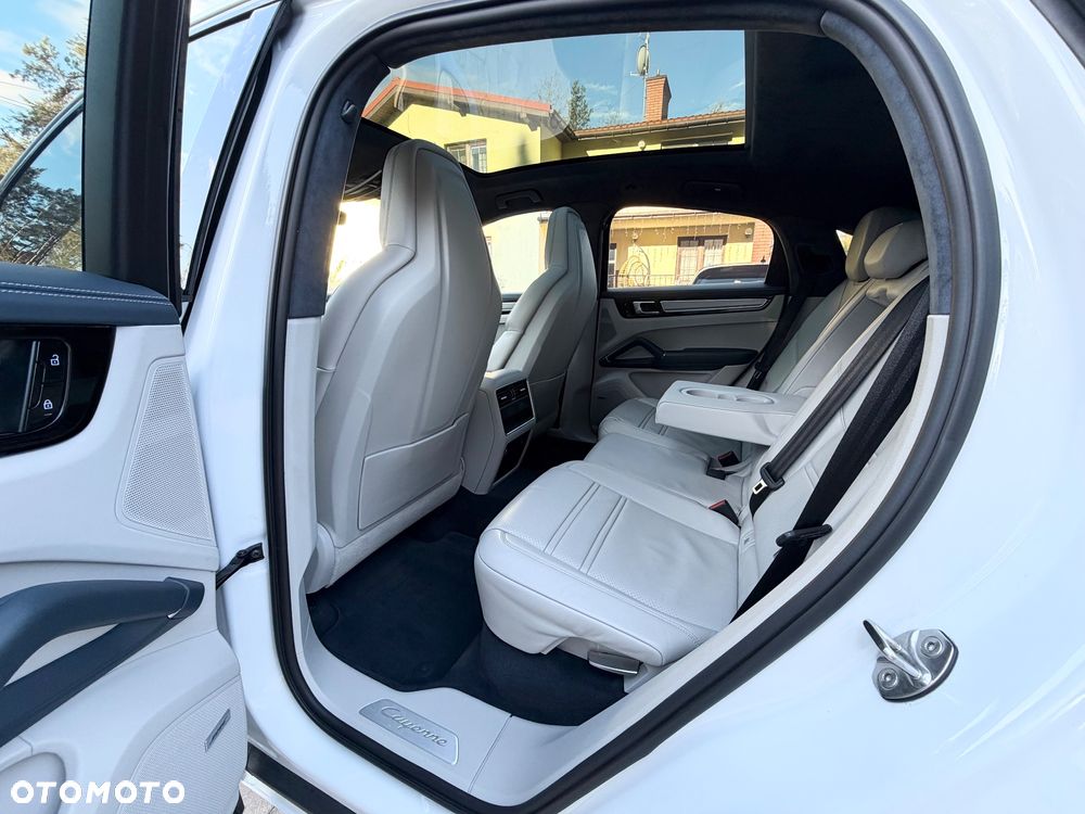 Porsche Cayenne Platinum Edition - 17