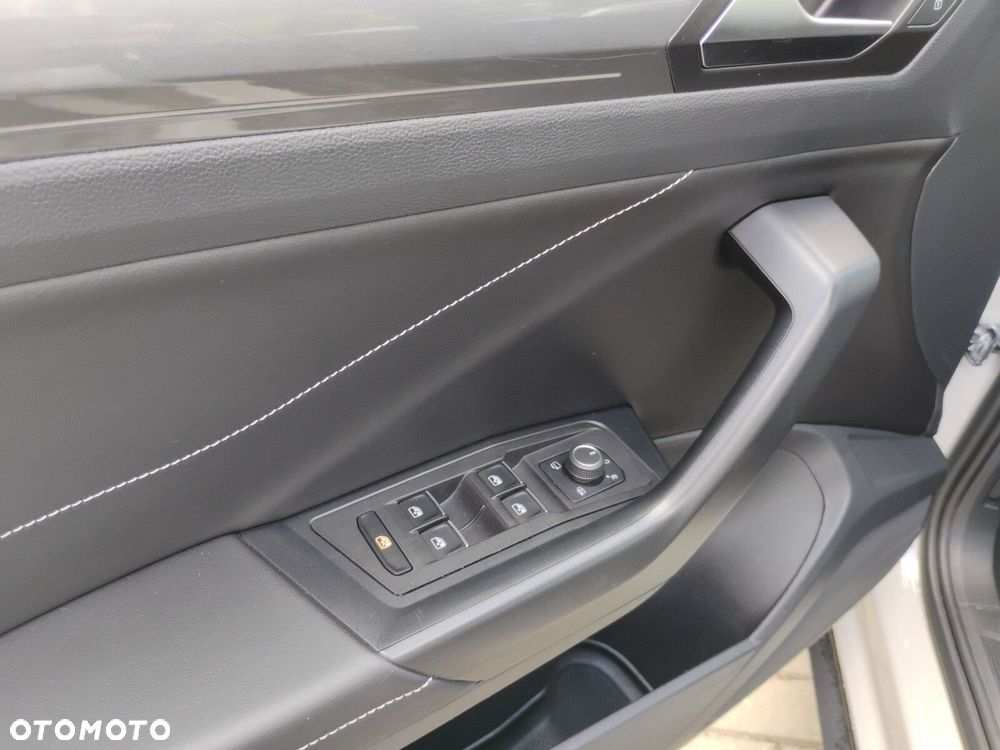 Volkswagen T-Roc - 14