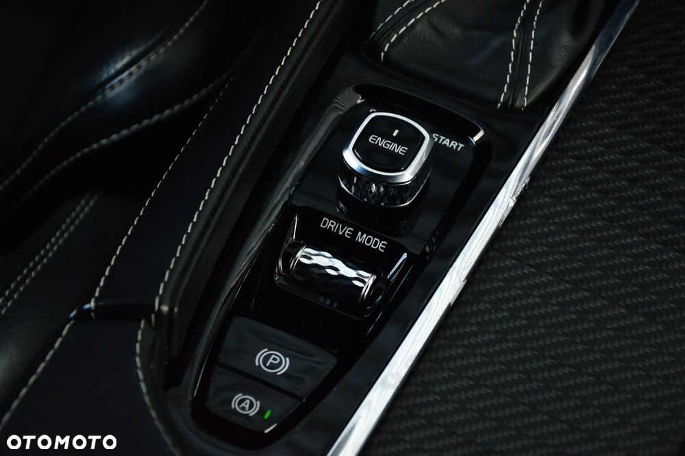 Volvo XC 90 D5 SCR AWD R-Design 7os - 26