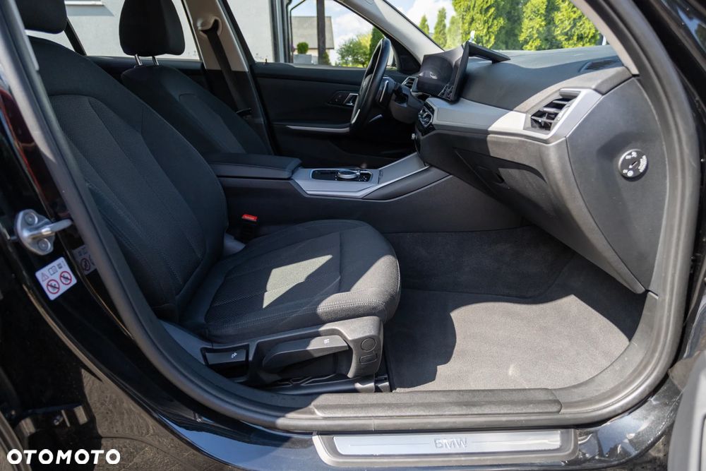 BMW Seria 3 320d xDrive MHEV Sport Line - 31