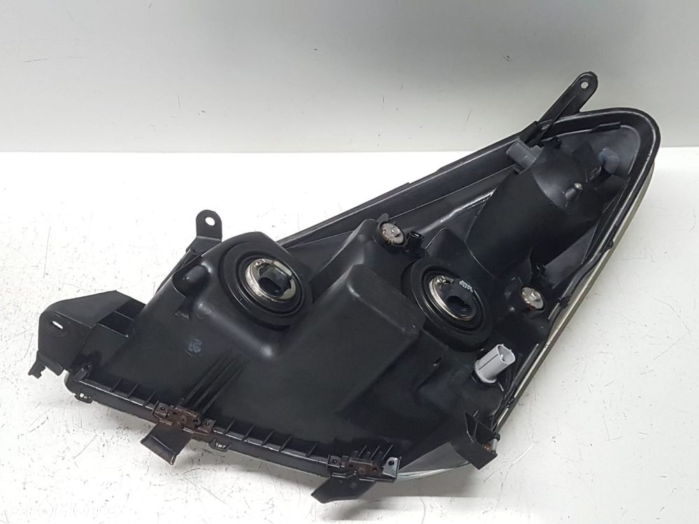 TOYOTA COROLLA VERSO 04- LAMPA PRAWY PRZÓD - 8