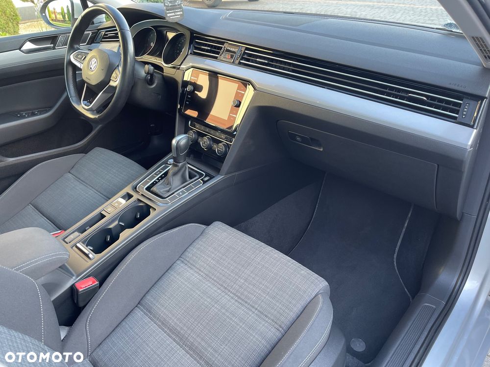 Volkswagen Passat - 16