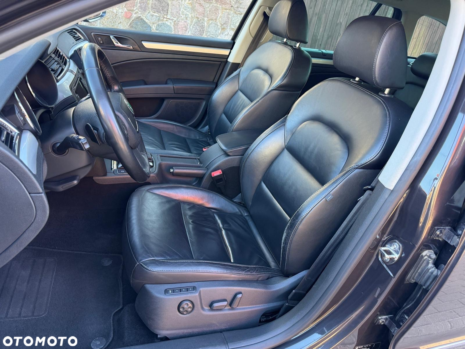 Skoda Superb 2.0 TDI DSG Elegance - 8