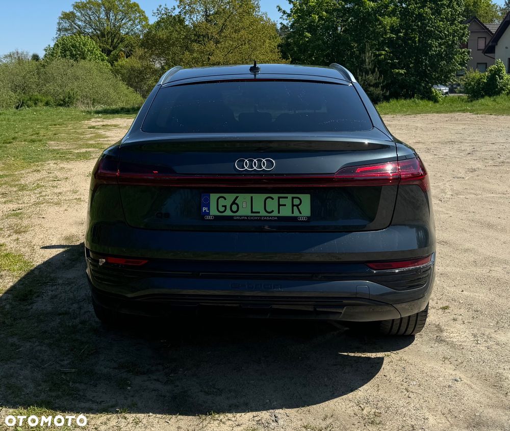 Audi Q8 Sportback e-tron - 12