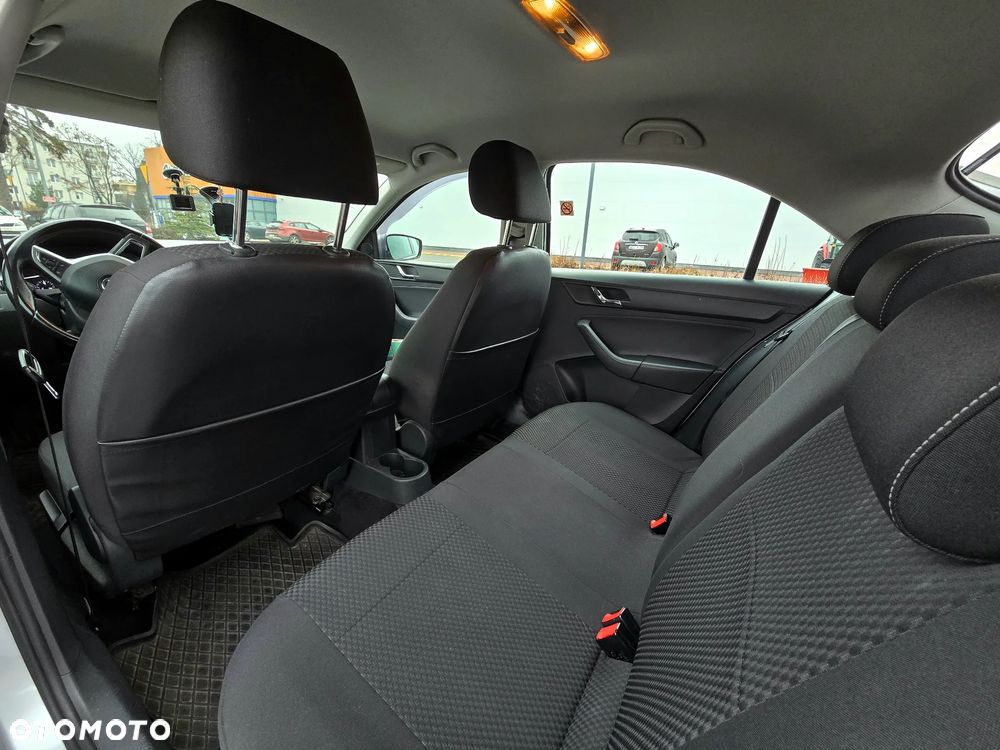 Skoda RAPID 1.2 TSI Ambition - 10