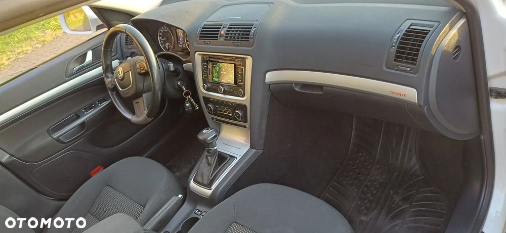Skoda Octavia ver-combi-2-0-tdi-dpf-4x4-dsg-scout - 8