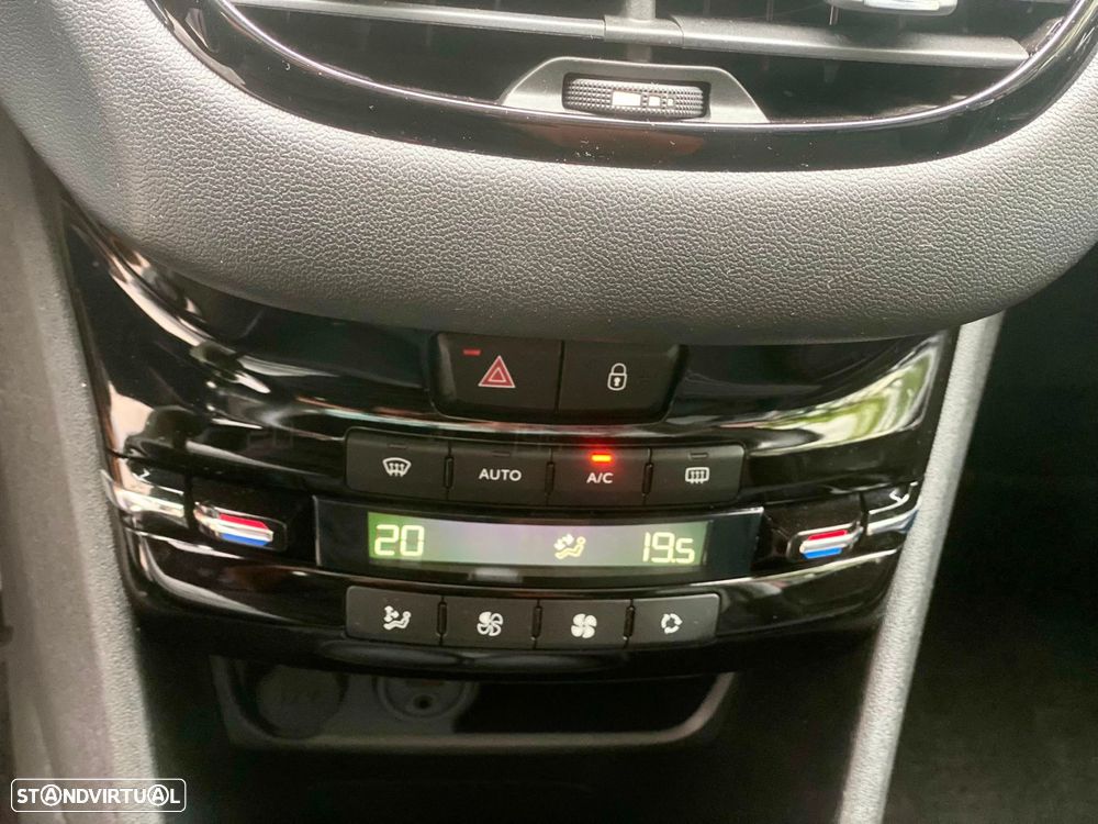 Peugeot 208 1.2 VTi Allure - 18