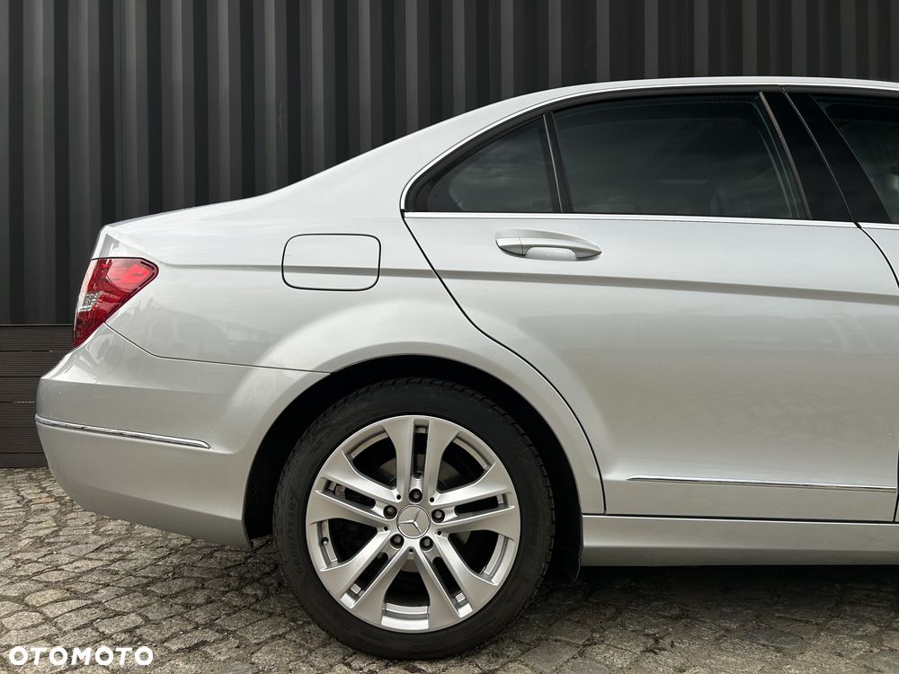 Mercedes-Benz Klasa C 180 BlueEFFICIENCY 7G-TRONIC Avantgarde - 40