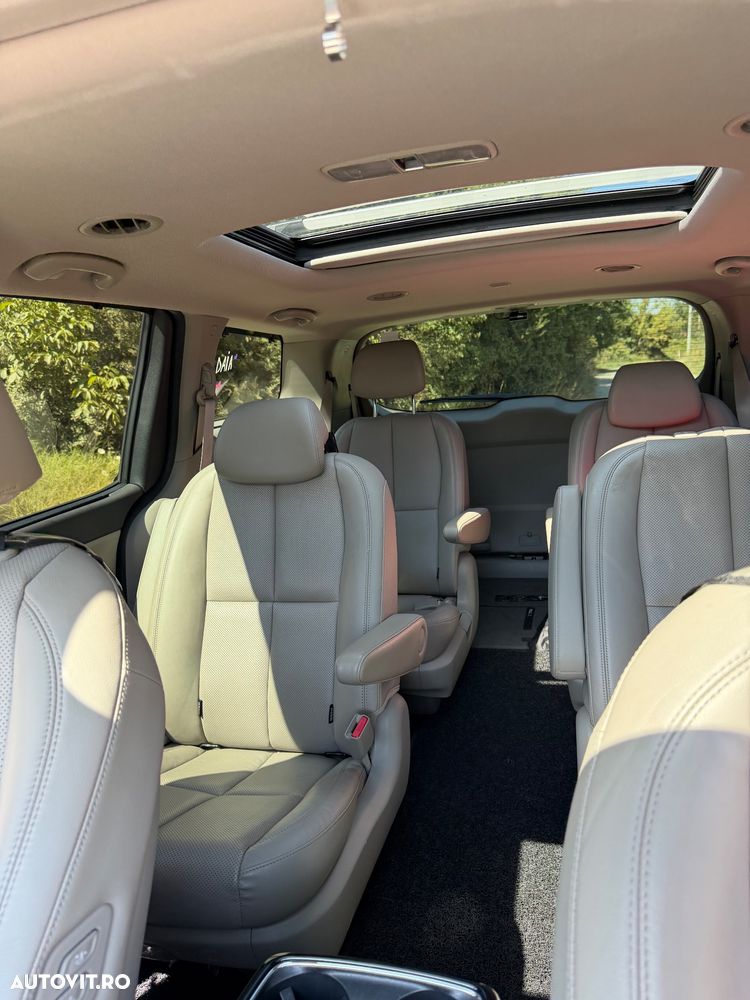 Kia Carnival - 15