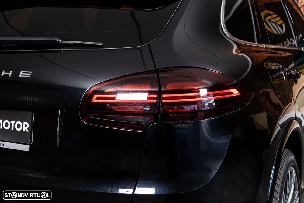 Porsche Cayenne S E-Hybrid - 11