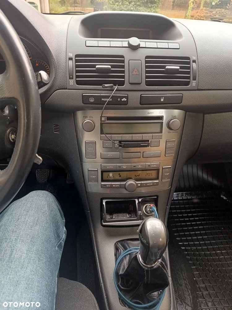 Toyota Avensis 2003 photo 5