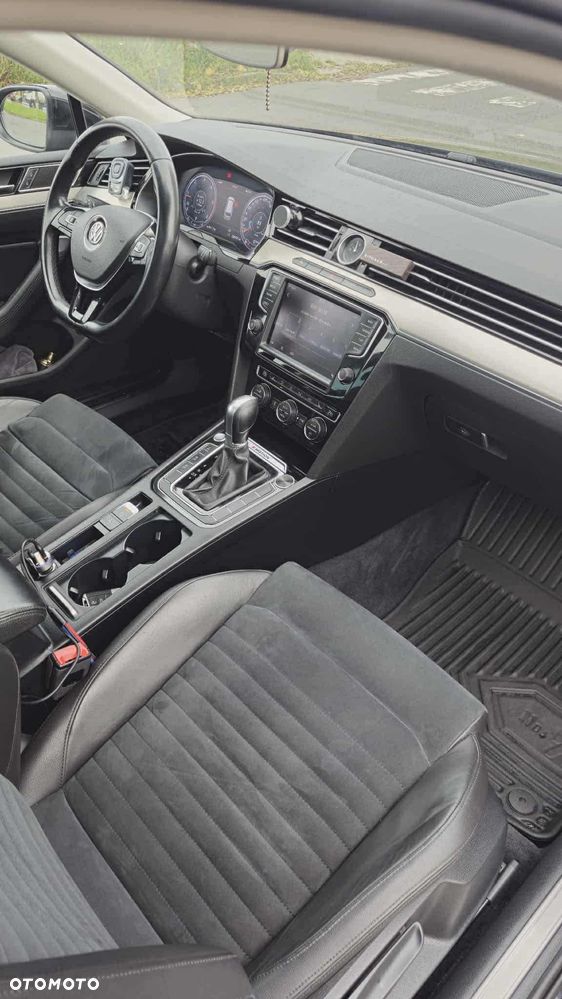 Volkswagen Passat Variant 2.0 TDI Bi-Turbo BMT 4Mot Highline DSG - 9