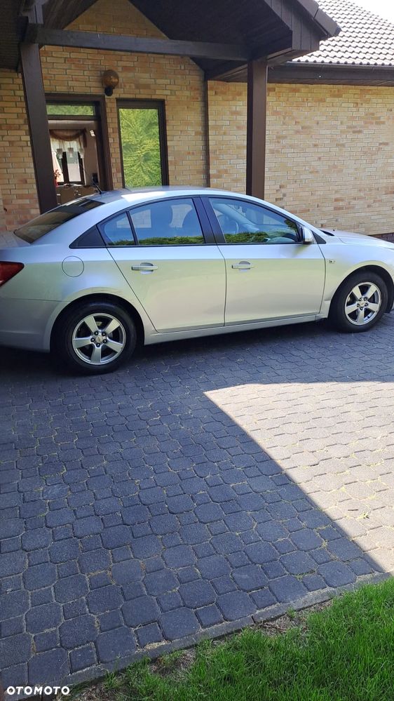 Chevrolet Cruze 1.6 LT - 1