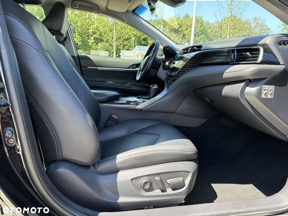 Toyota Camry 2.5 Hybrid Executive CVT - 8